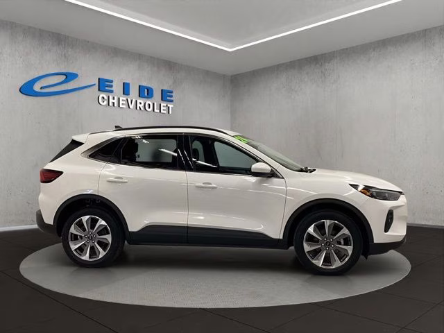 2024 Star White Metallic Tri-Coat Ford Escape Platinum AWD SUV