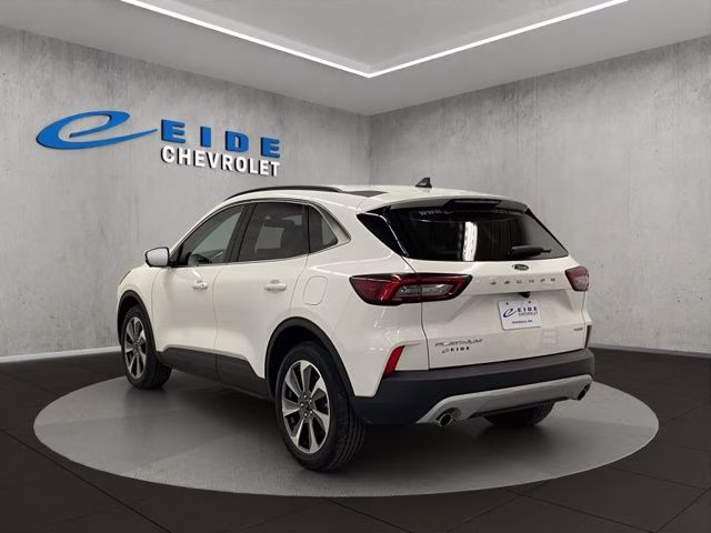 2024 Star White Metallic Tri-Coat Ford Escape Platinum AWD SUV