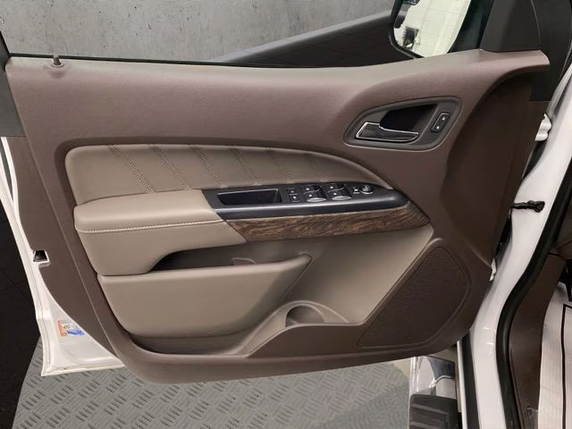 2022 Summit White GMC Canyon Denali 4X4 Truck