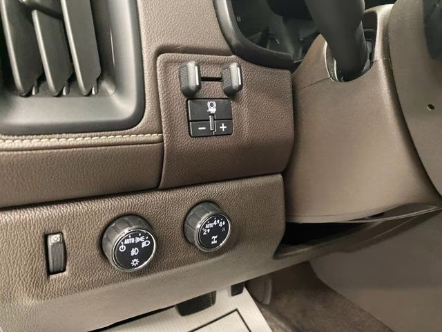 2022 Summit White GMC Canyon Denali 4X4 Truck