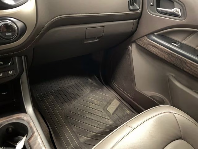 2022 Summit White GMC Canyon Denali 4X4 Truck