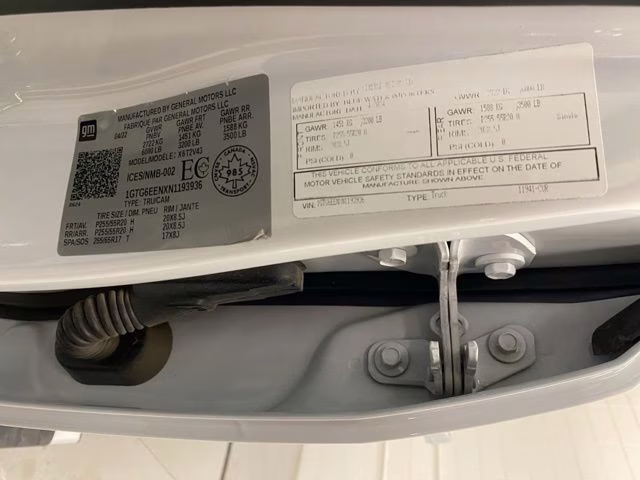 2022 Summit White GMC Canyon Denali 4X4 Truck