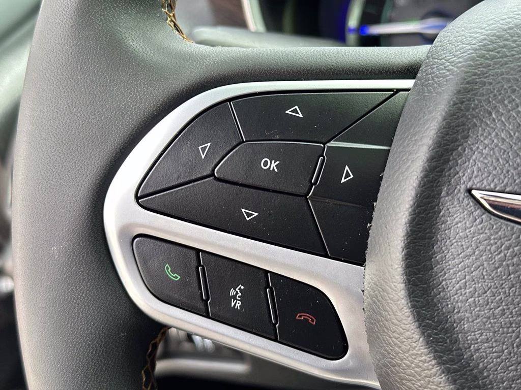 2023 Ceramic Gray Clearcoat Chrysler Pacifica Hybrid Pinnacle FWD Van