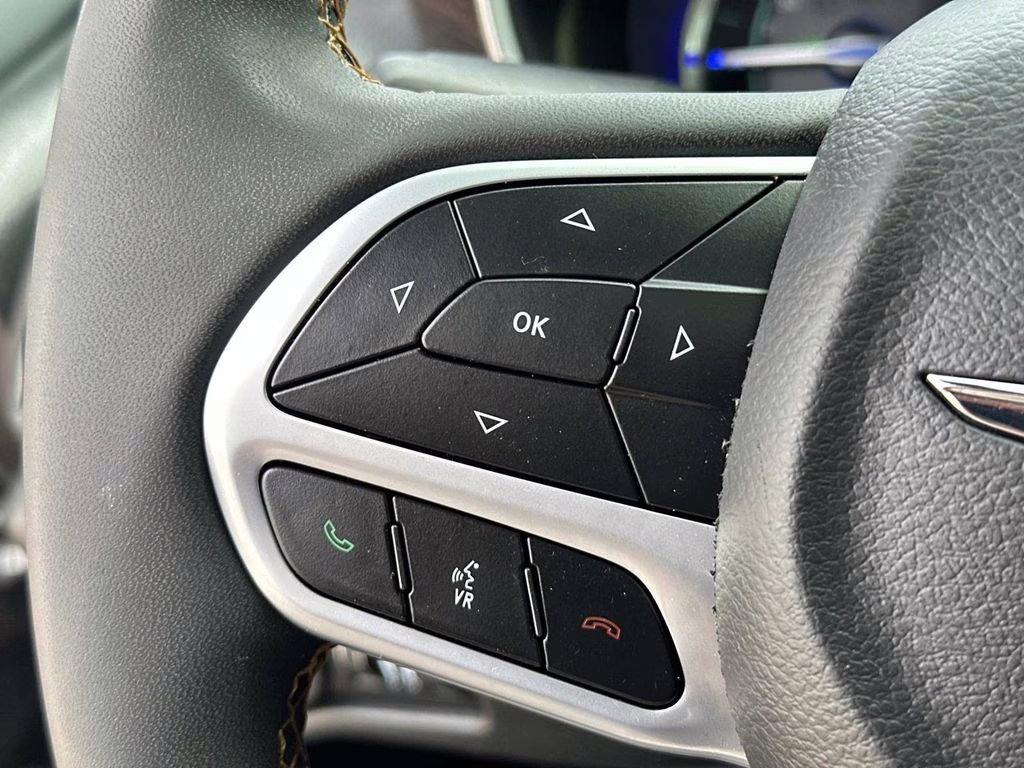 2023 Ceramic Gray Clearcoat Chrysler Pacifica Hybrid Pinnacle FWD Van