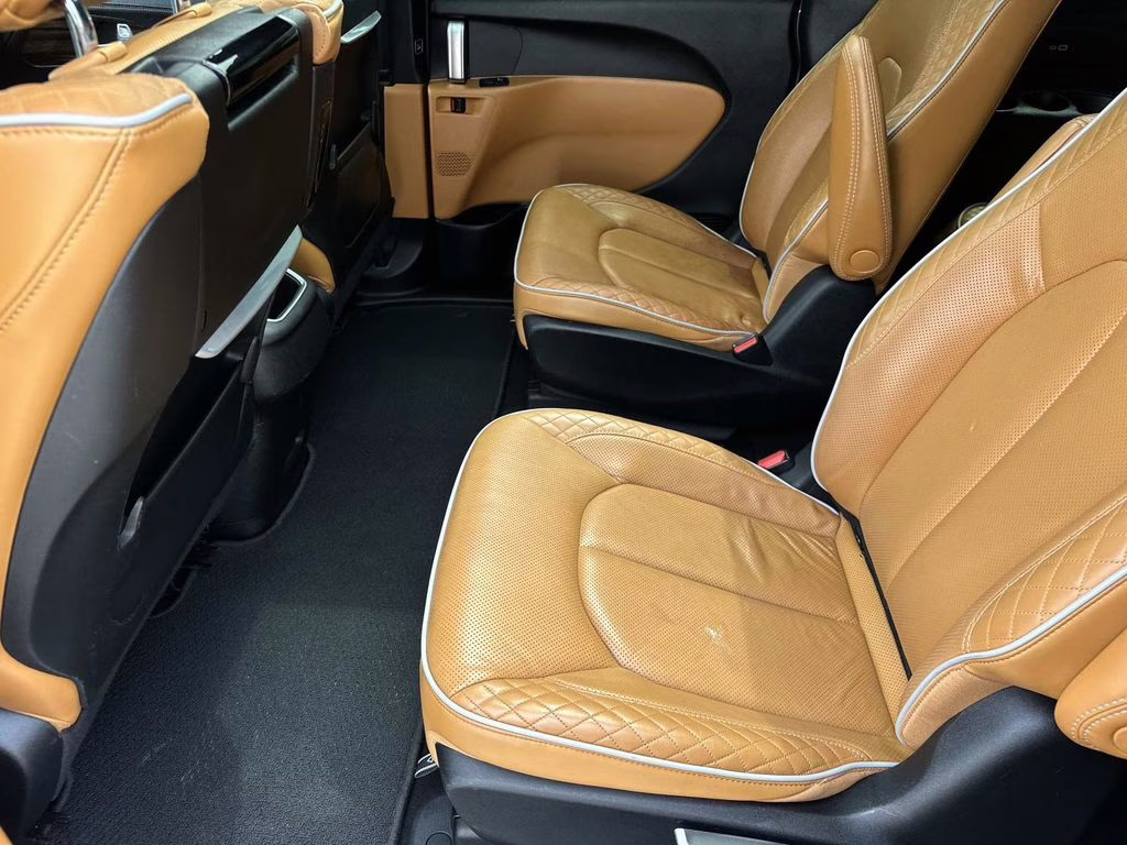 2023 Ceramic Gray Clearcoat Chrysler Pacifica Hybrid Pinnacle FWD Van