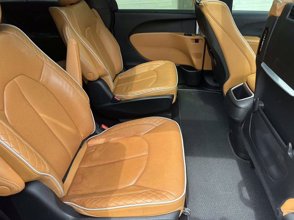 2023 Ceramic Gray Clearcoat Chrysler Pacifica Hybrid Pinnacle FWD Van