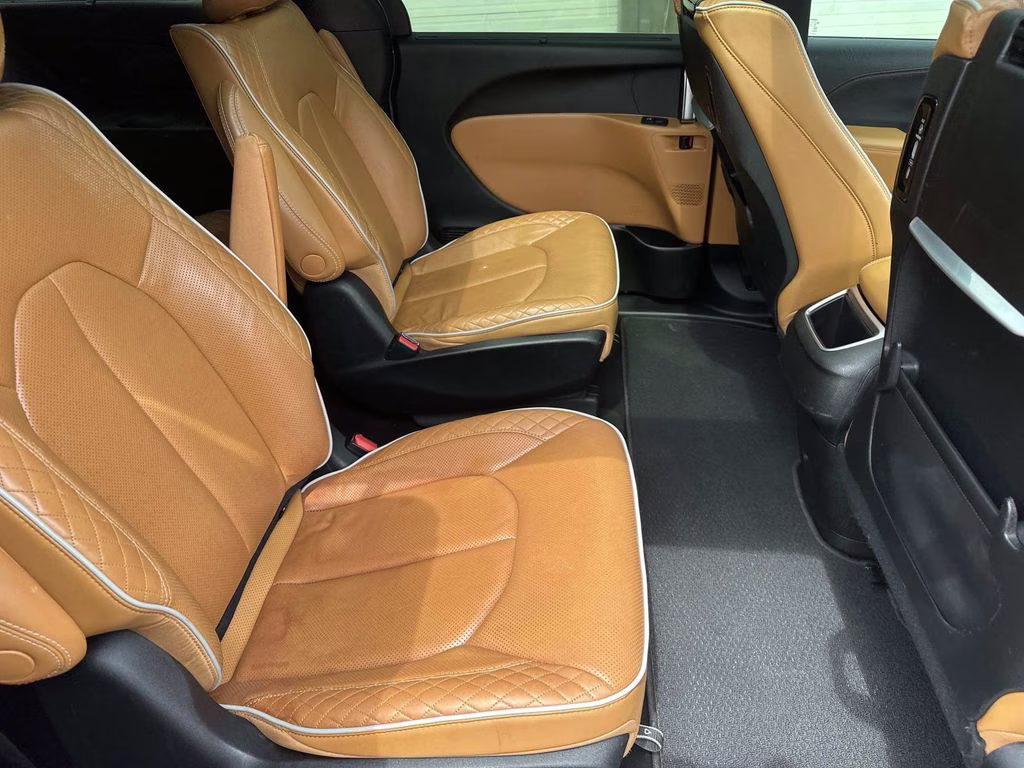 2023 Ceramic Gray Clearcoat Chrysler Pacifica Hybrid Pinnacle FWD Van