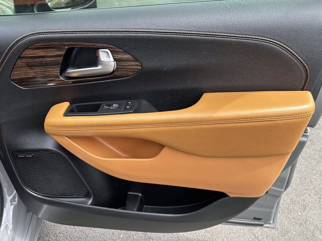 2023 Ceramic Gray Clearcoat Chrysler Pacifica Hybrid Pinnacle FWD Van
