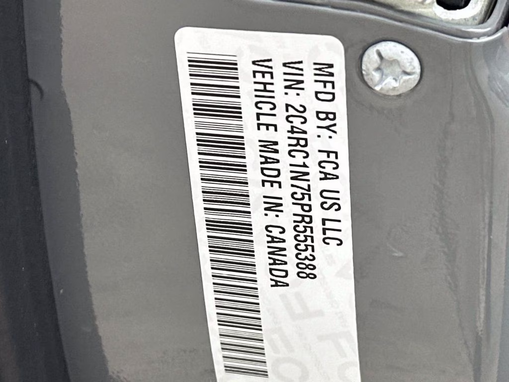 2023 Ceramic Gray Clearcoat Chrysler Pacifica Hybrid Pinnacle FWD Van