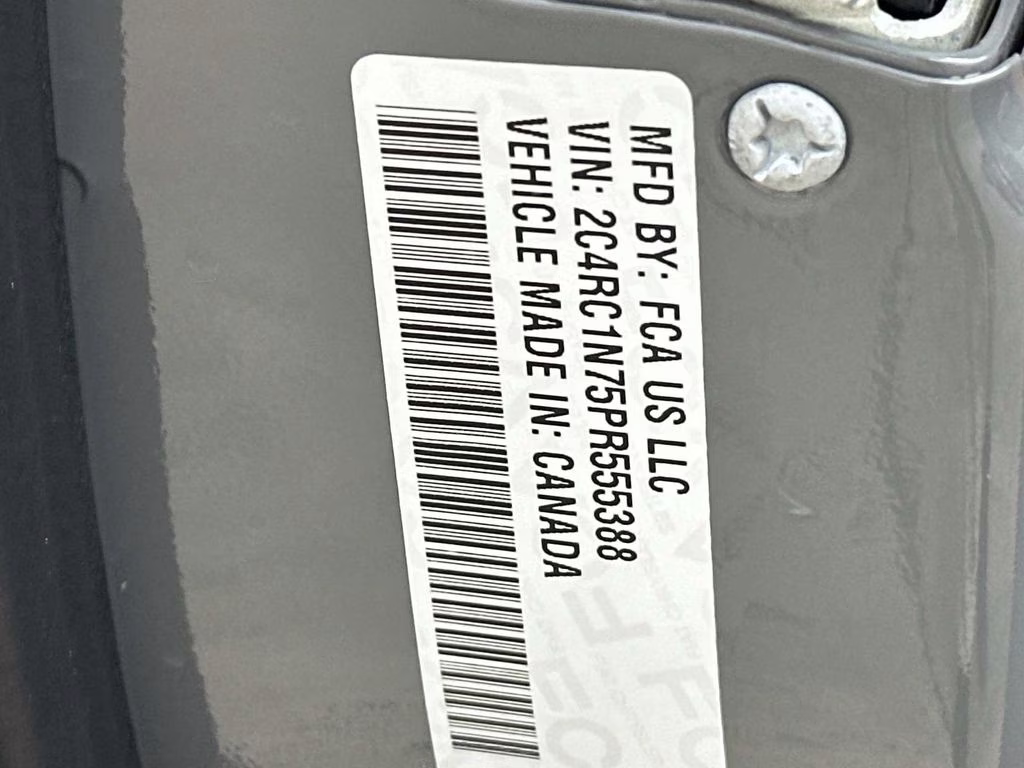 2023 Ceramic Gray Clearcoat Chrysler Pacifica Hybrid Pinnacle FWD Van