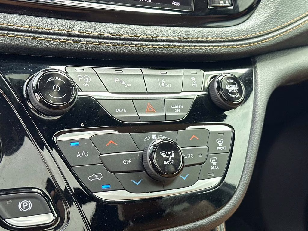 2023 Ceramic Gray Clearcoat Chrysler Pacifica Hybrid Pinnacle FWD Van