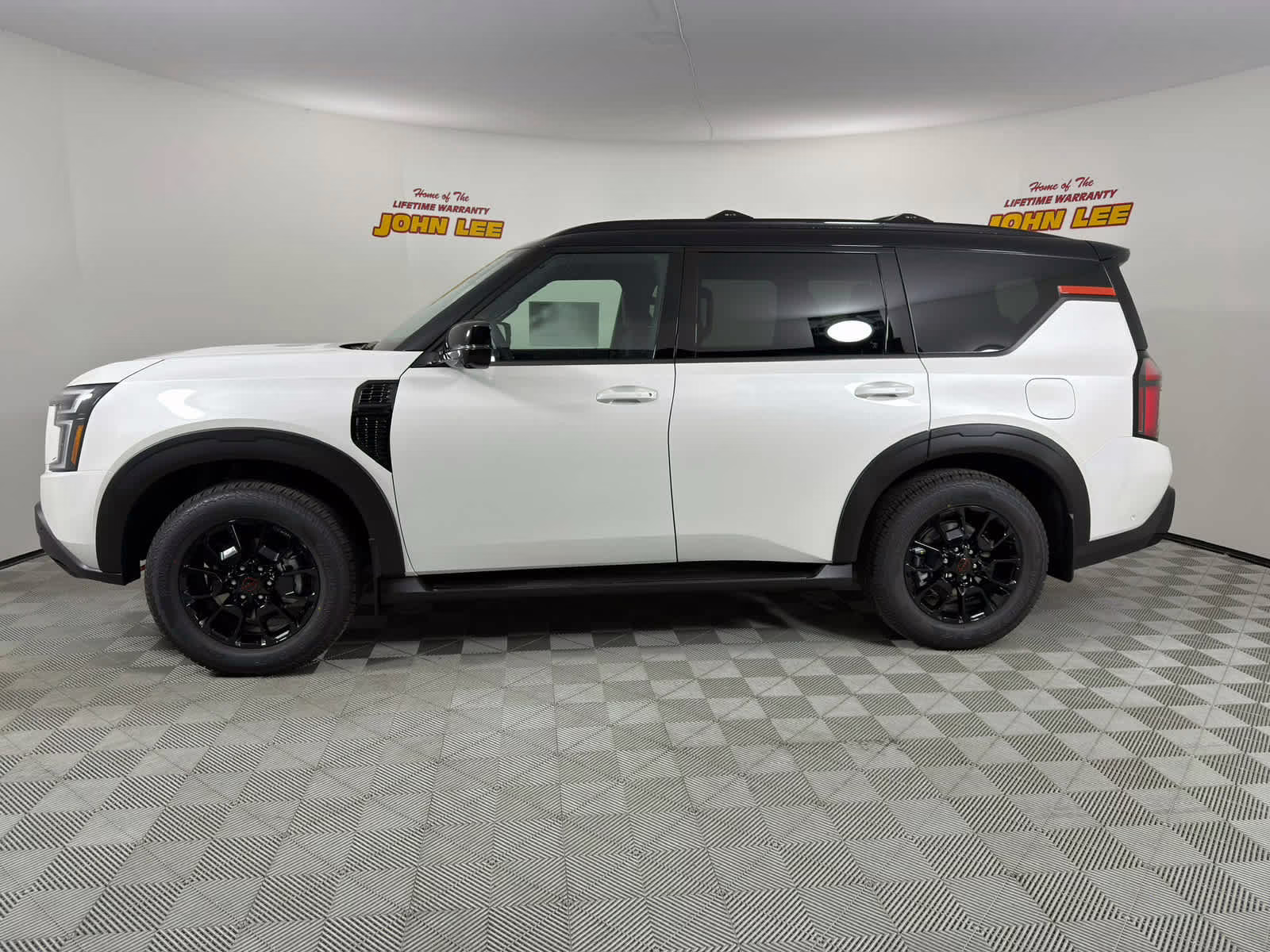 2026 Aspen White Tricoat/Super Black Nissan Armada PRO-4X 4X4 SUV