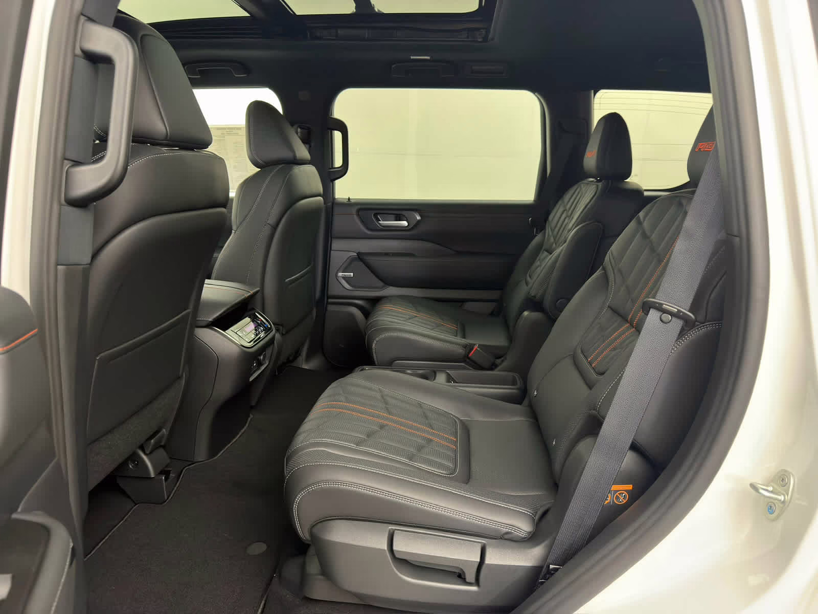 2026 Aspen White Tricoat/Super Black Nissan Armada PRO-4X 4X4 SUV