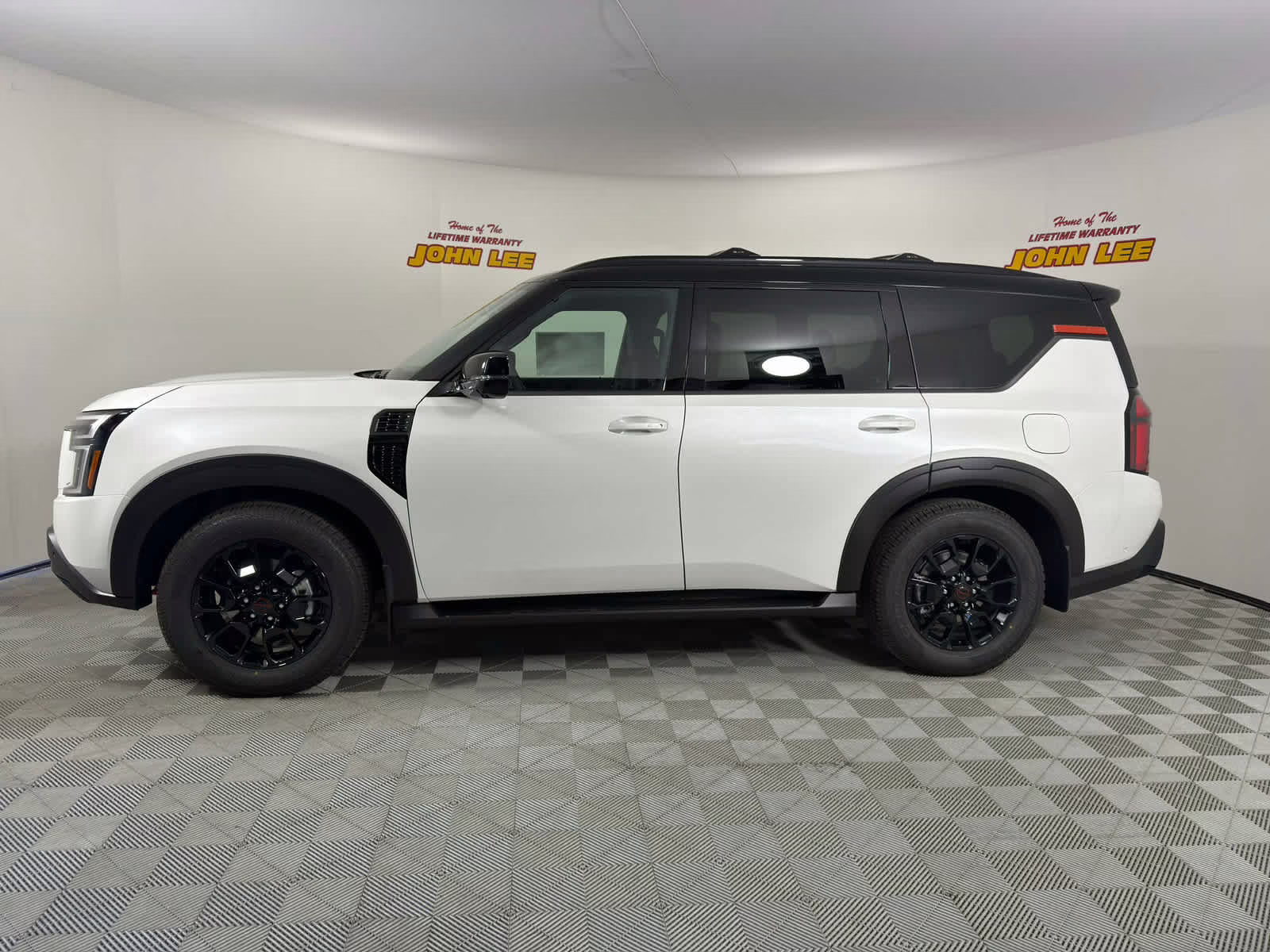 2026 Aspen White Tricoat/Super Black Nissan Armada PRO-4X 4X4 SUV