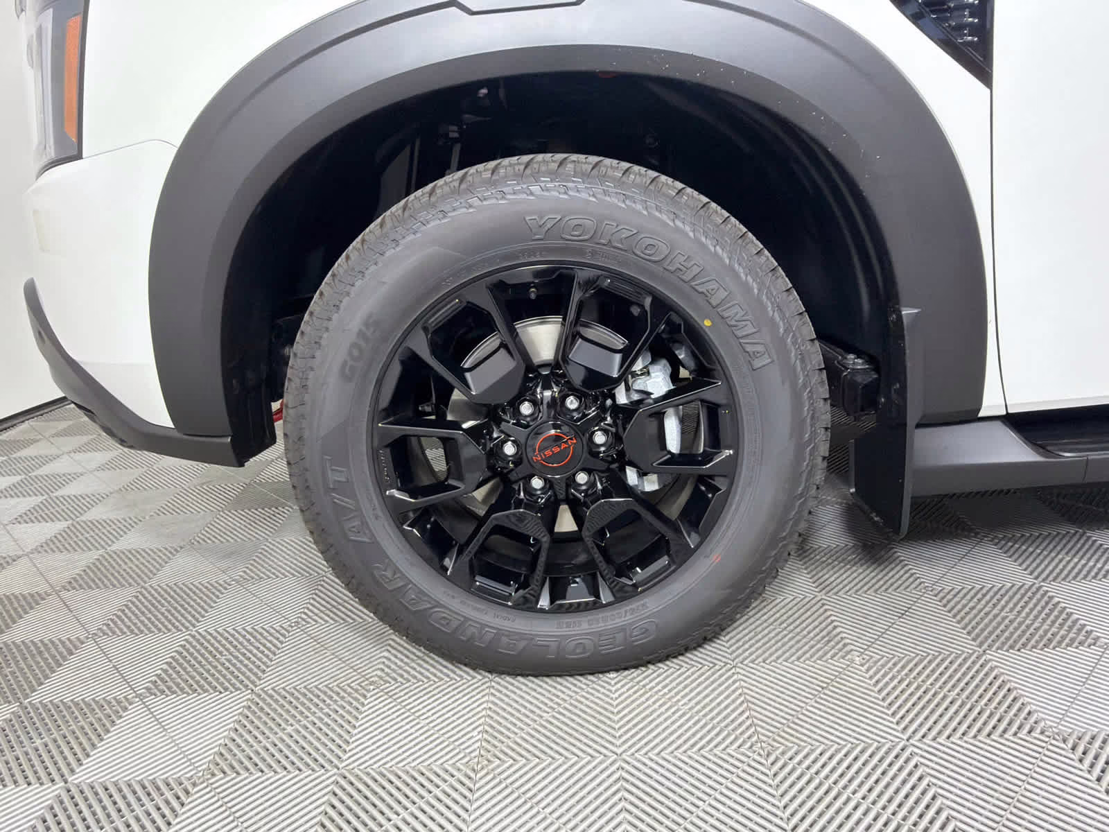 2026 Aspen White Tricoat/Super Black Nissan Armada PRO-4X 4X4 SUV