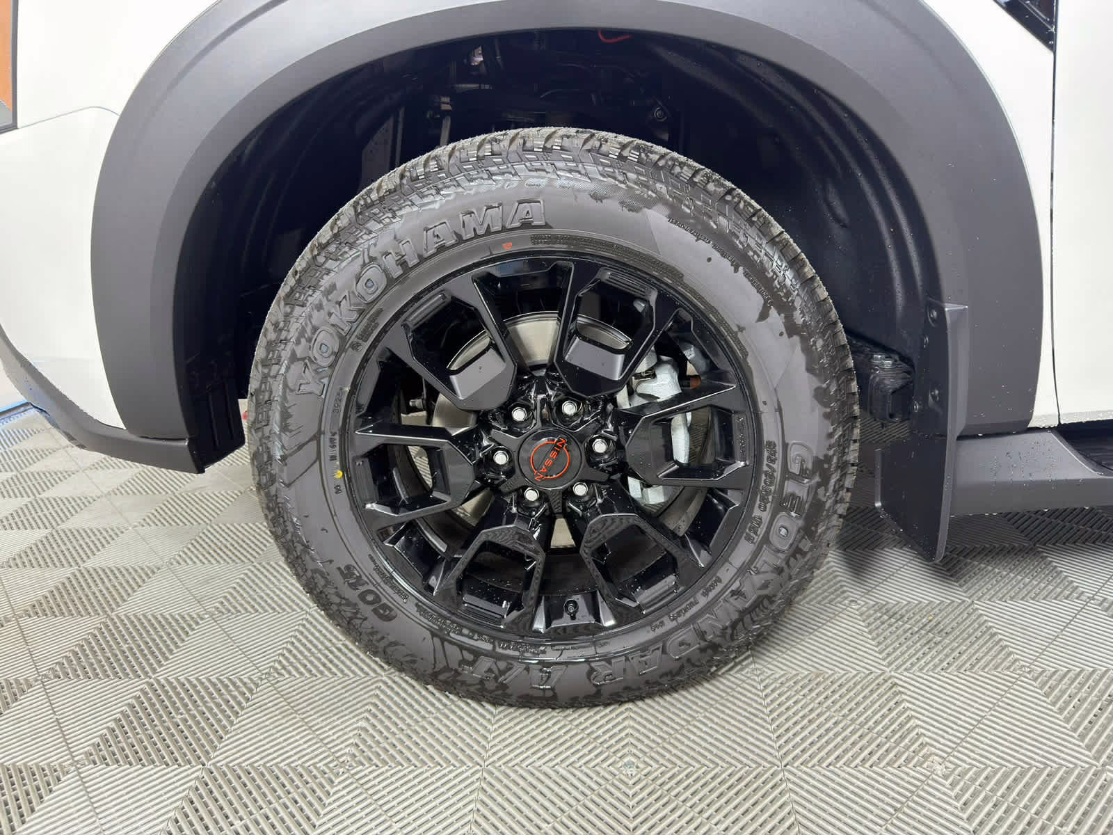 2026 Aspen White Tricoat/Super Black Nissan Armada PRO-4X 4X4 SUV