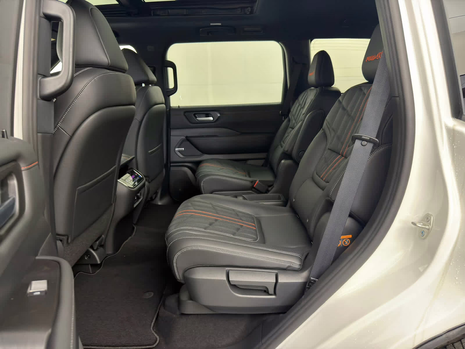 2026 Aspen White Tricoat/Super Black Nissan Armada PRO-4X 4X4 SUV