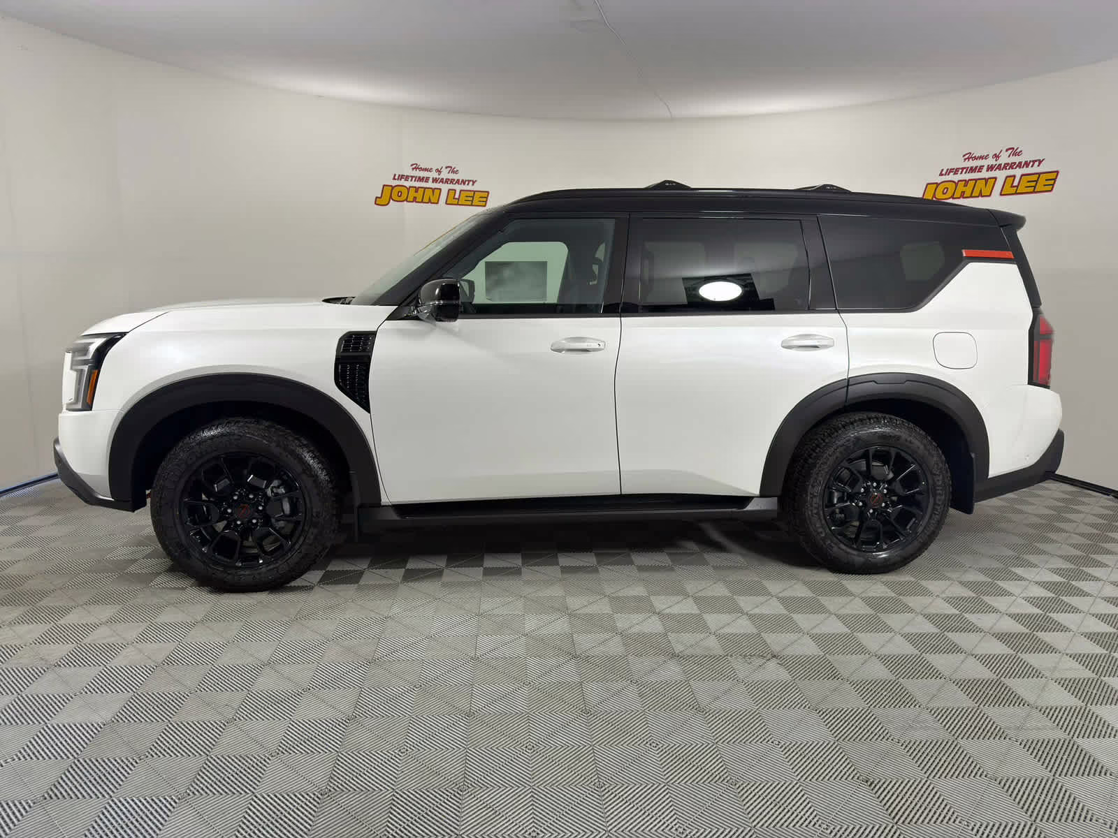 2026 Aspen White Tricoat/Super Black Nissan Armada PRO-4X 4X4 SUV