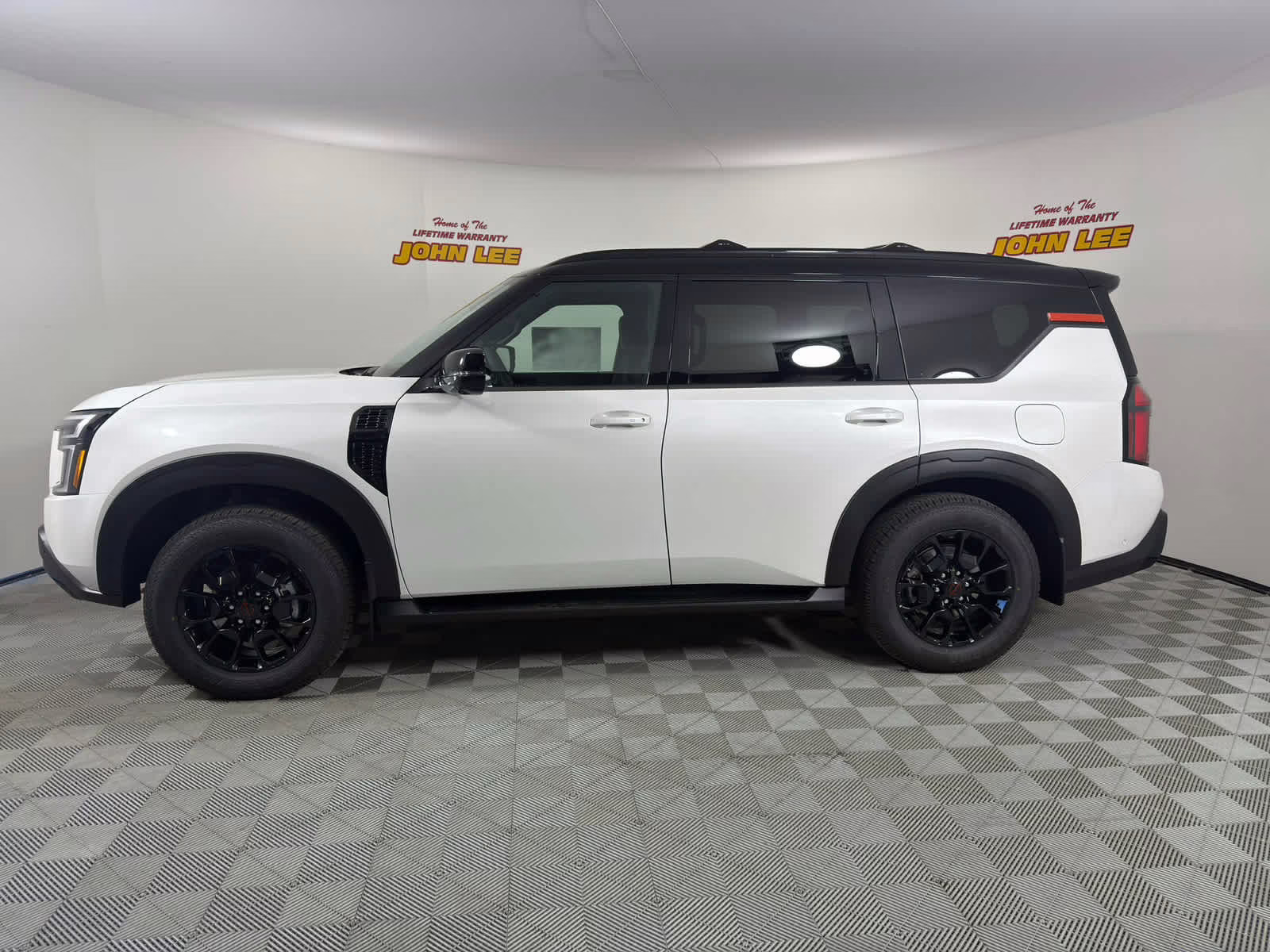 2026 Aspen White Tricoat/Super Black Nissan Armada PRO-4X 4X4 SUV