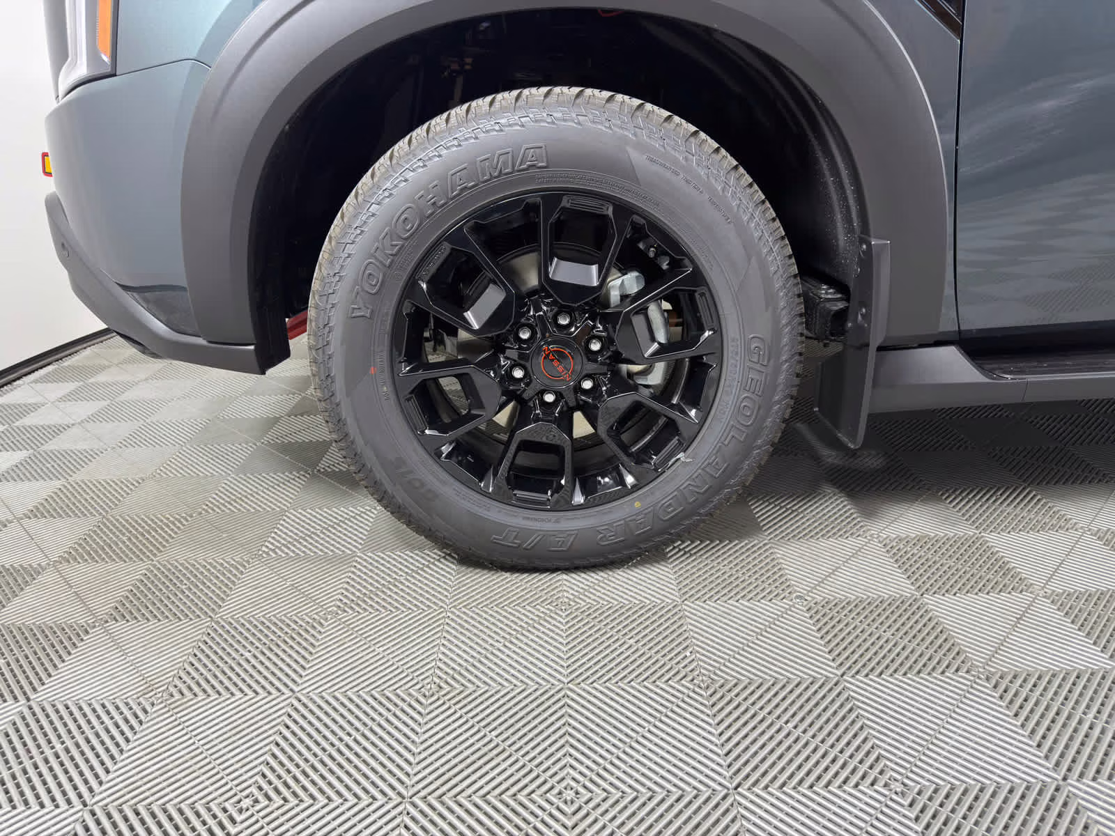 2026 Alpine Metallic/Super Black Nissan Armada PRO-4X 4X4 SUV