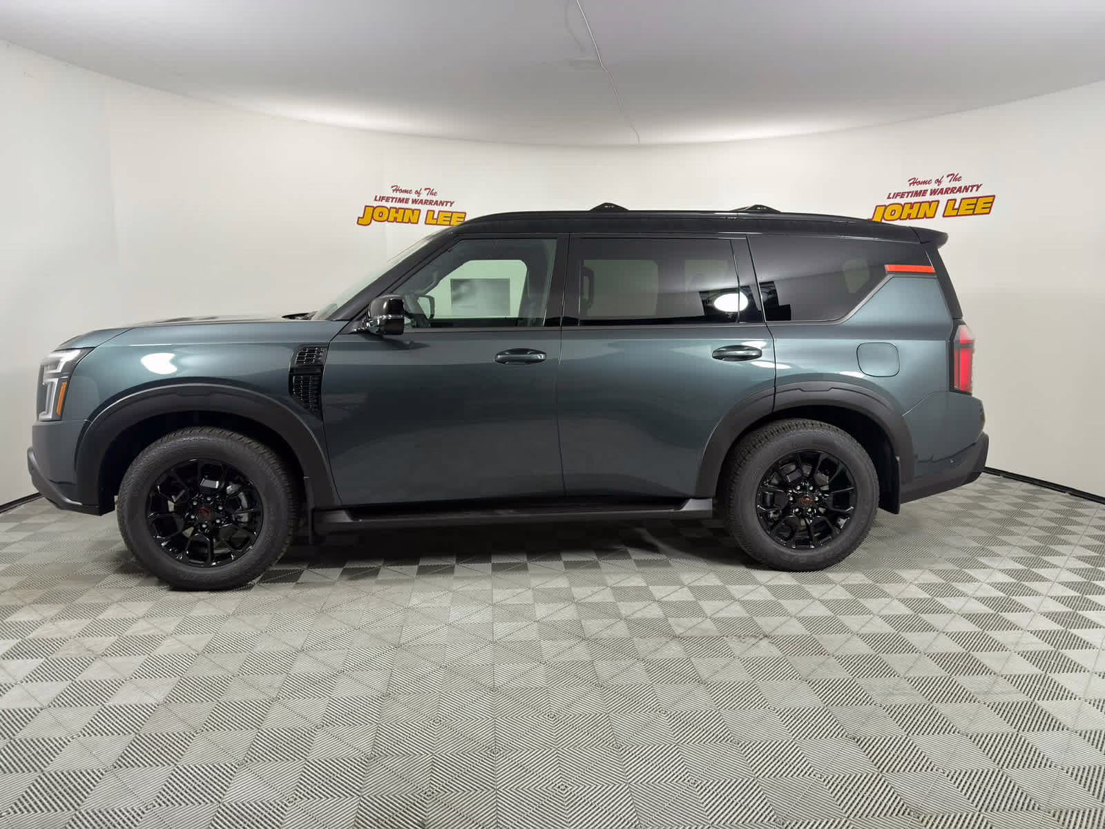 2026 Alpine Metallic/Super Black Nissan Armada PRO-4X 4X4 SUV