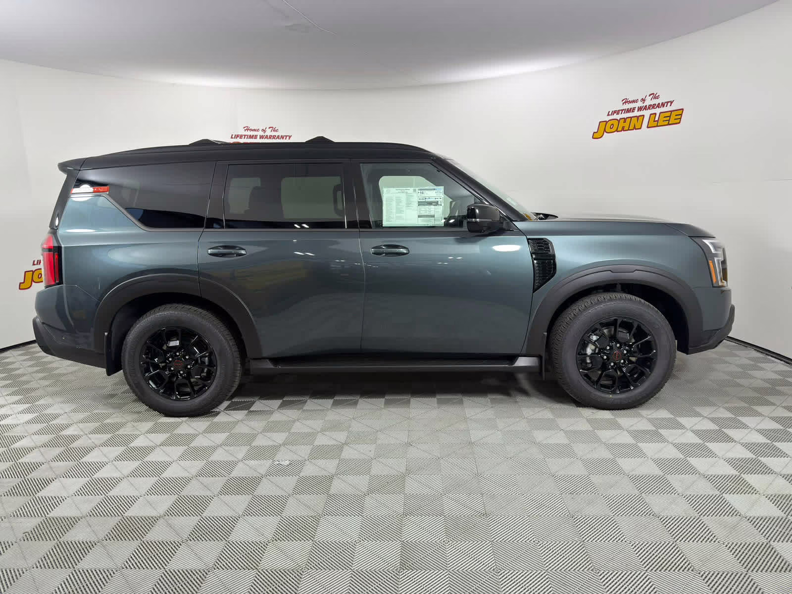 2026 Alpine Metallic/Super Black Nissan Armada PRO-4X 4X4 SUV