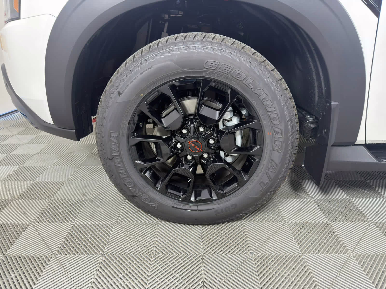 2026 Aspen White Tricoat/Super Black Nissan Armada PRO-4X 4X4 SUV