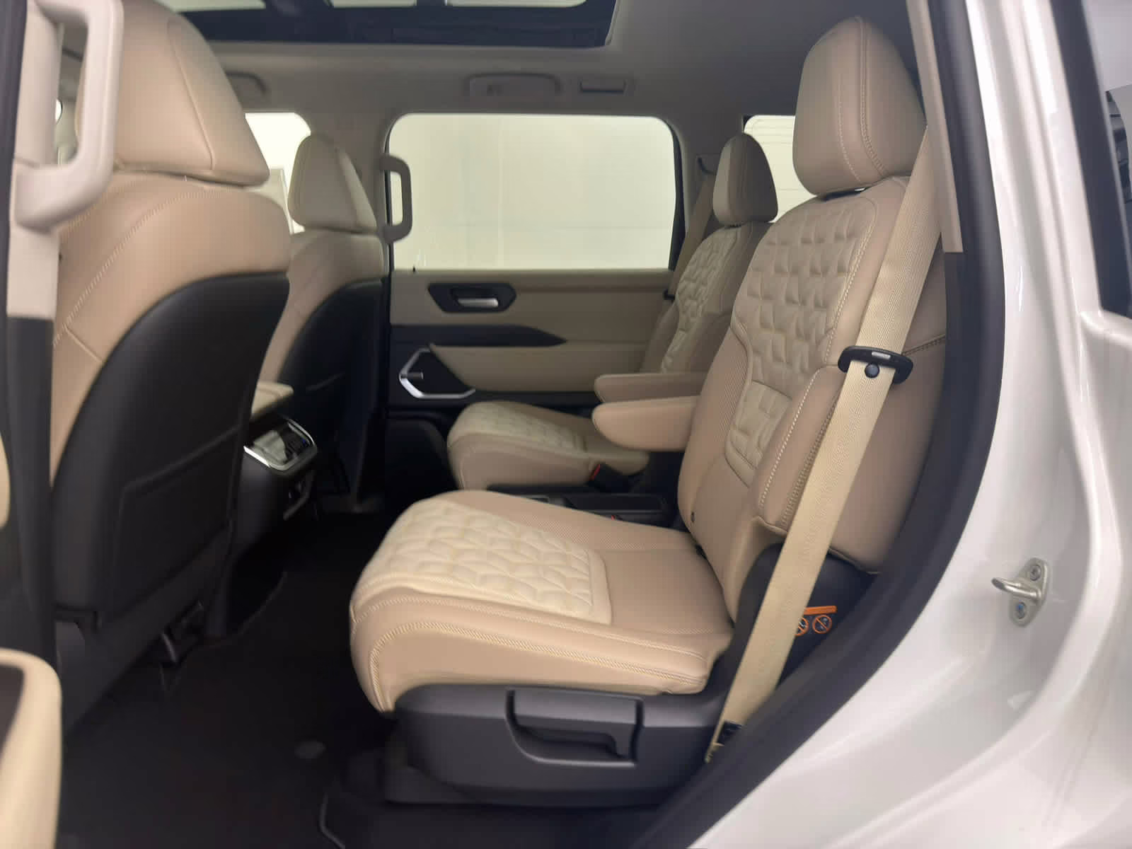 2026 Aspen White Tricoat Nissan Armada Platinum RWD SUV