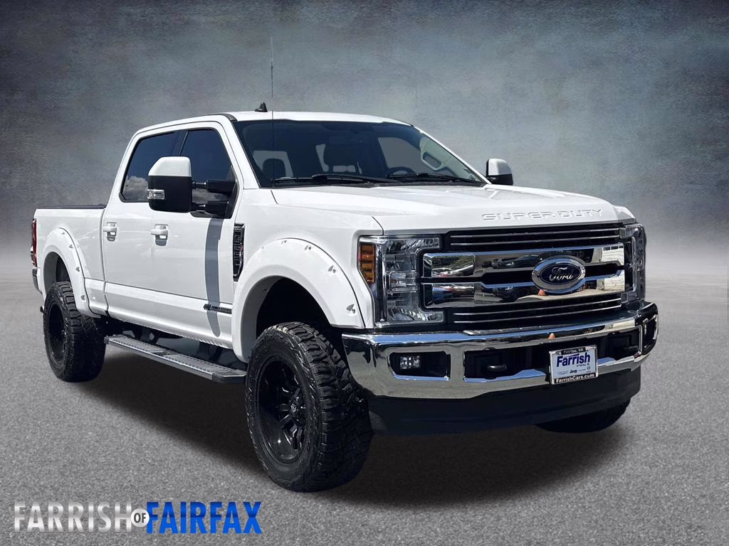 2019 Oxford White Ford Super Duty F-250 SRW Lariat 4X4 Truck