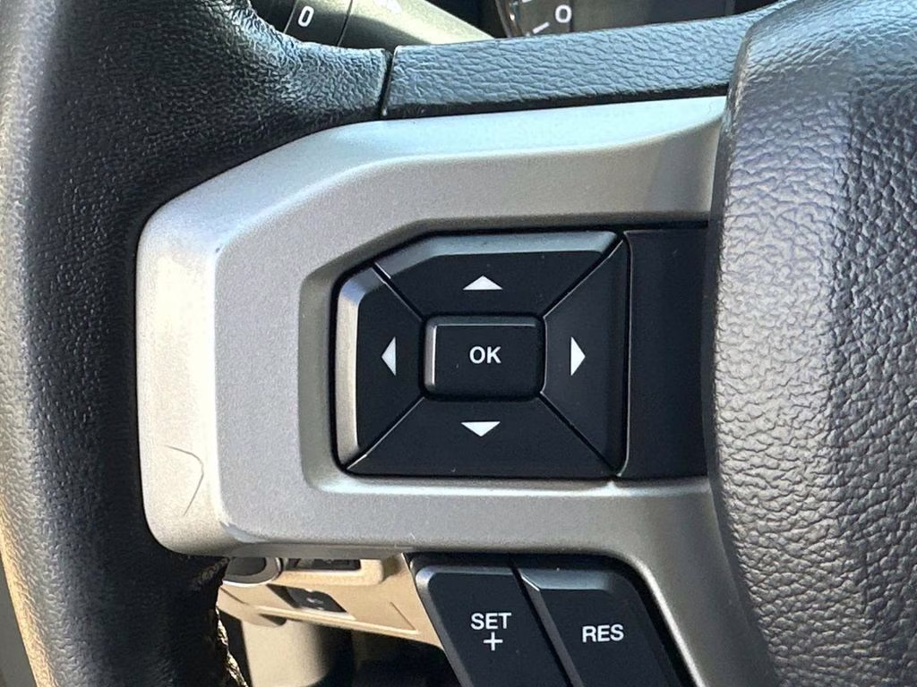 2019 Oxford White Ford Super Duty F-250 SRW Lariat 4X4 Truck