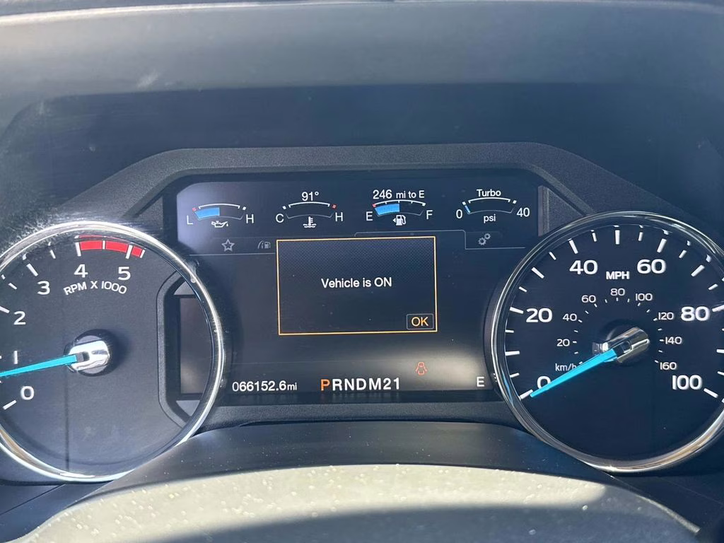 2019 Oxford White Ford Super Duty F-250 SRW Lariat 4X4 Truck