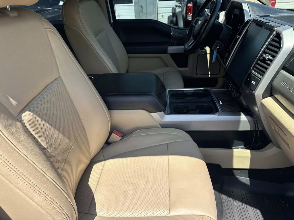 2019 Oxford White Ford Super Duty F-250 SRW Lariat 4X4 Truck