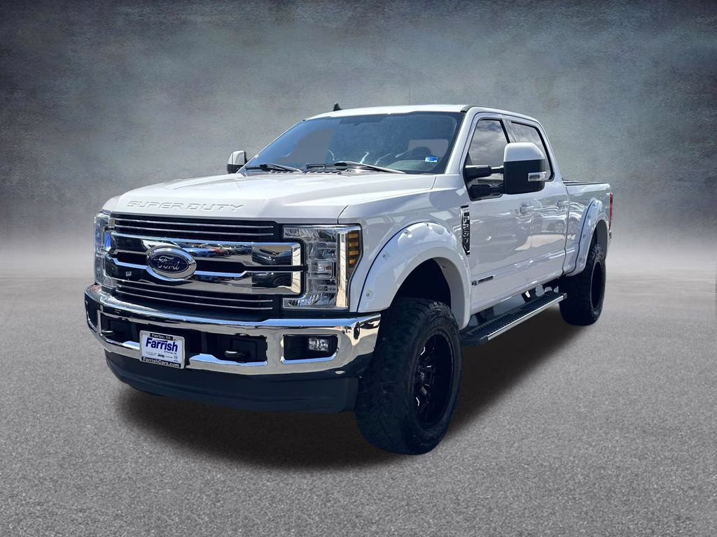 2019 Oxford White Ford Super Duty F-250 SRW Lariat 4X4 Truck