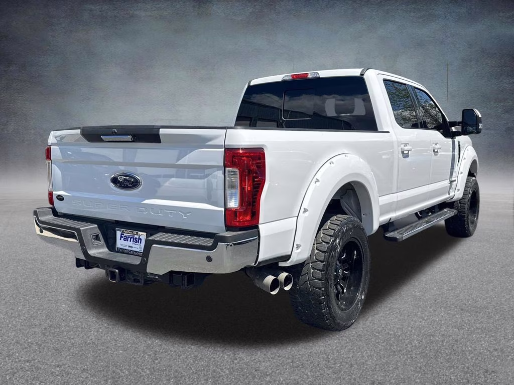 2019 Oxford White Ford Super Duty F-250 SRW Lariat 4X4 Truck