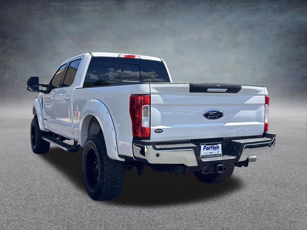 2019 Oxford White Ford Super Duty F-250 SRW Lariat 4X4 Truck