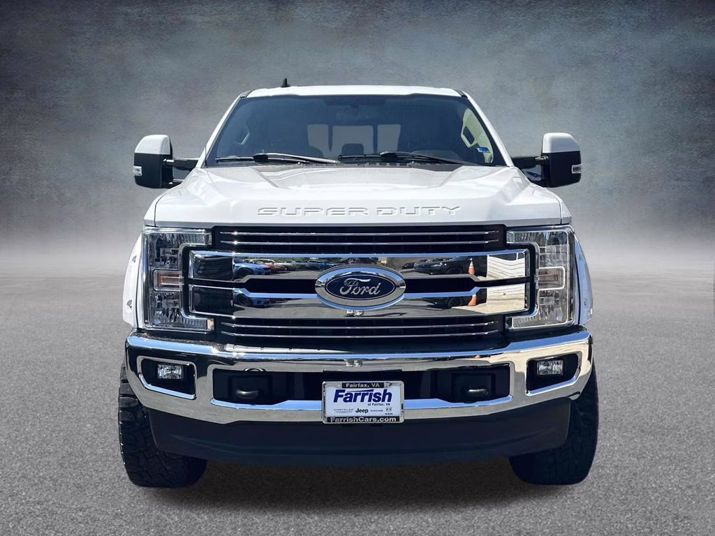 2019 Oxford White Ford Super Duty F-250 SRW Lariat 4X4 Truck