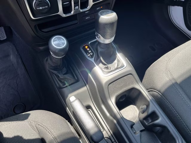 2023 Bright White Clearcoat Jeep Wrangler Willys 4X4 Convertible