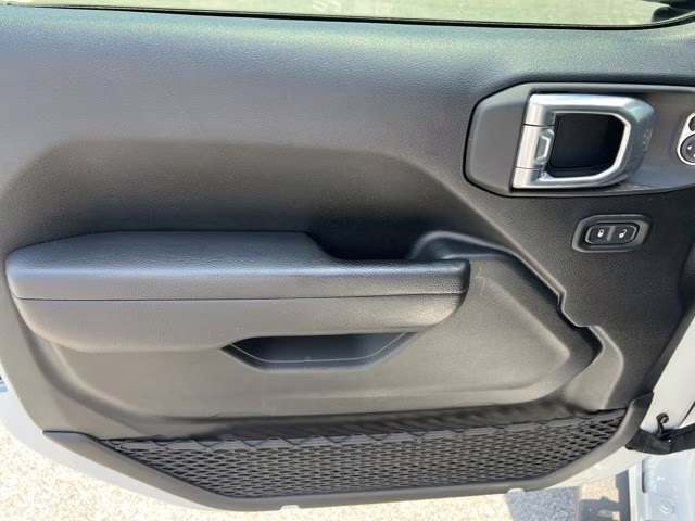 2023 Bright White Clearcoat Jeep Wrangler Willys 4X4 Convertible