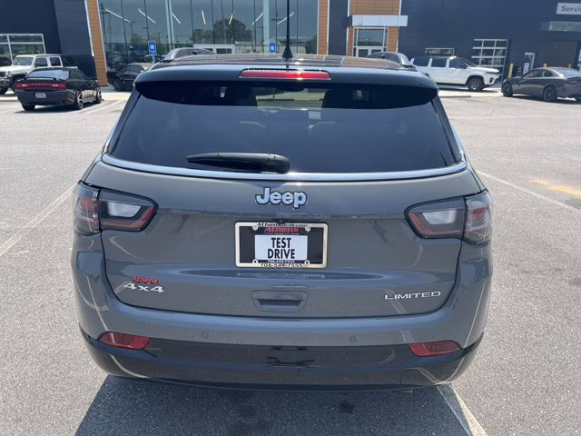 2022 Sting-Gray Clearcoat Jeep Compass Limited 4X4 SUV