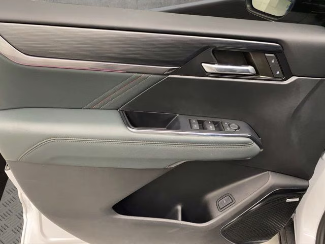 2024 White Frost Tricoat GMC Acadia AT4 AWD SUV