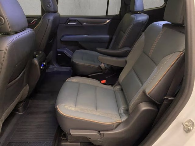 2024 White Frost Tricoat GMC Acadia AT4 AWD SUV