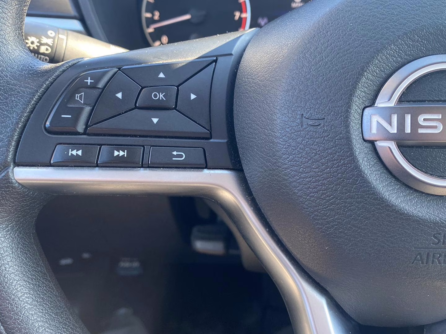 2024 Scarlet Ember Nissan Altima 2.5 SV FWD Sedan