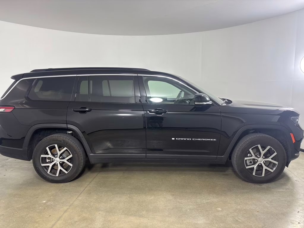 2024 Diamond Black Crystal Pearlcoat Jeep Grand Cherokee L Limited 4X4 SUV