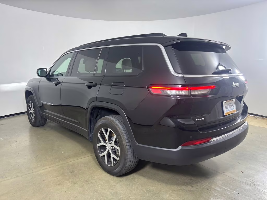 2024 Diamond Black Crystal Pearlcoat Jeep Grand Cherokee L Limited 4X4 SUV