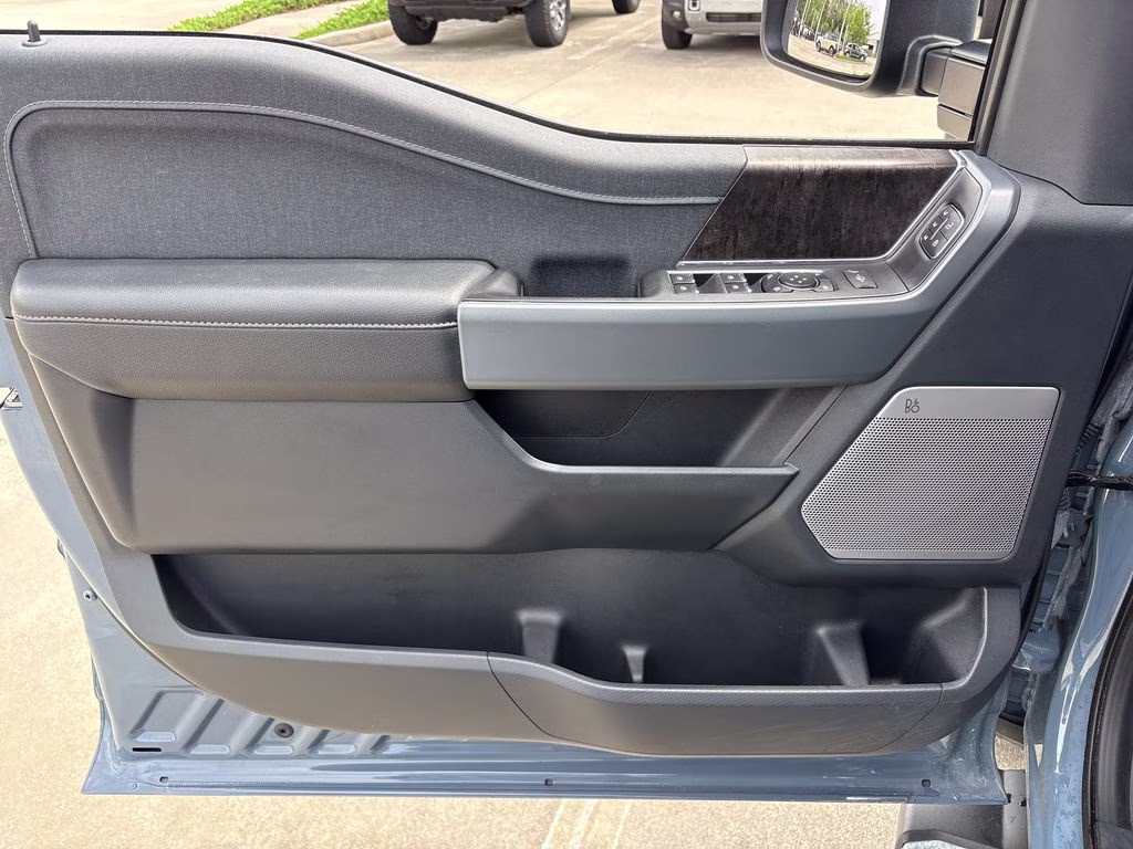 2023 Azure Gray Metallic Tri-Coat Ford F-150 Lariat 4X4 Truck