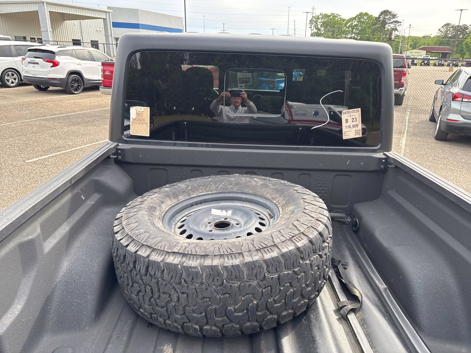 2021 Bright White Clearcoat Jeep Gladiator Sport 4X4 Truck