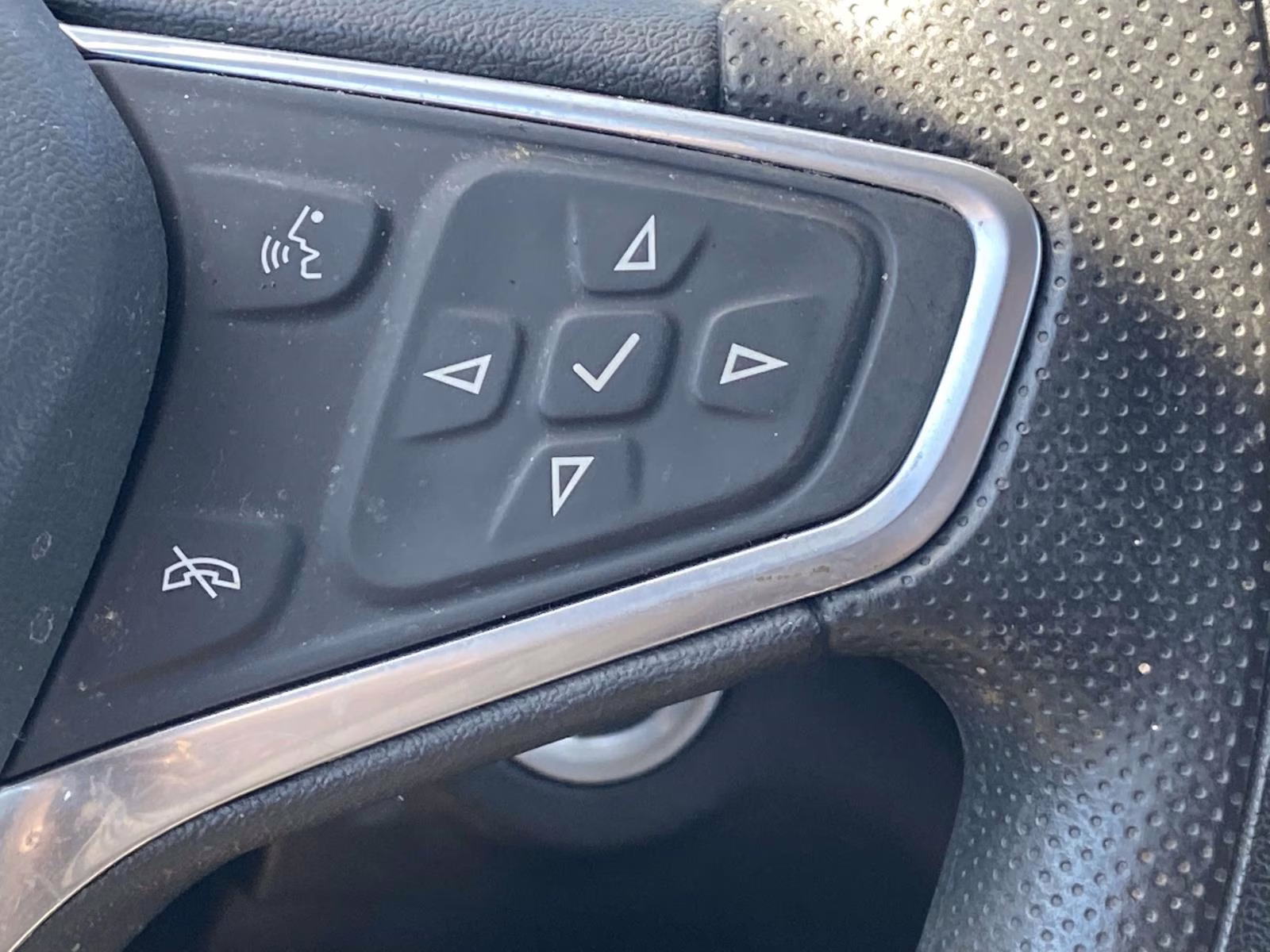 2023 Sterling Gray Metallic Chevrolet Equinox LS FWD SUV