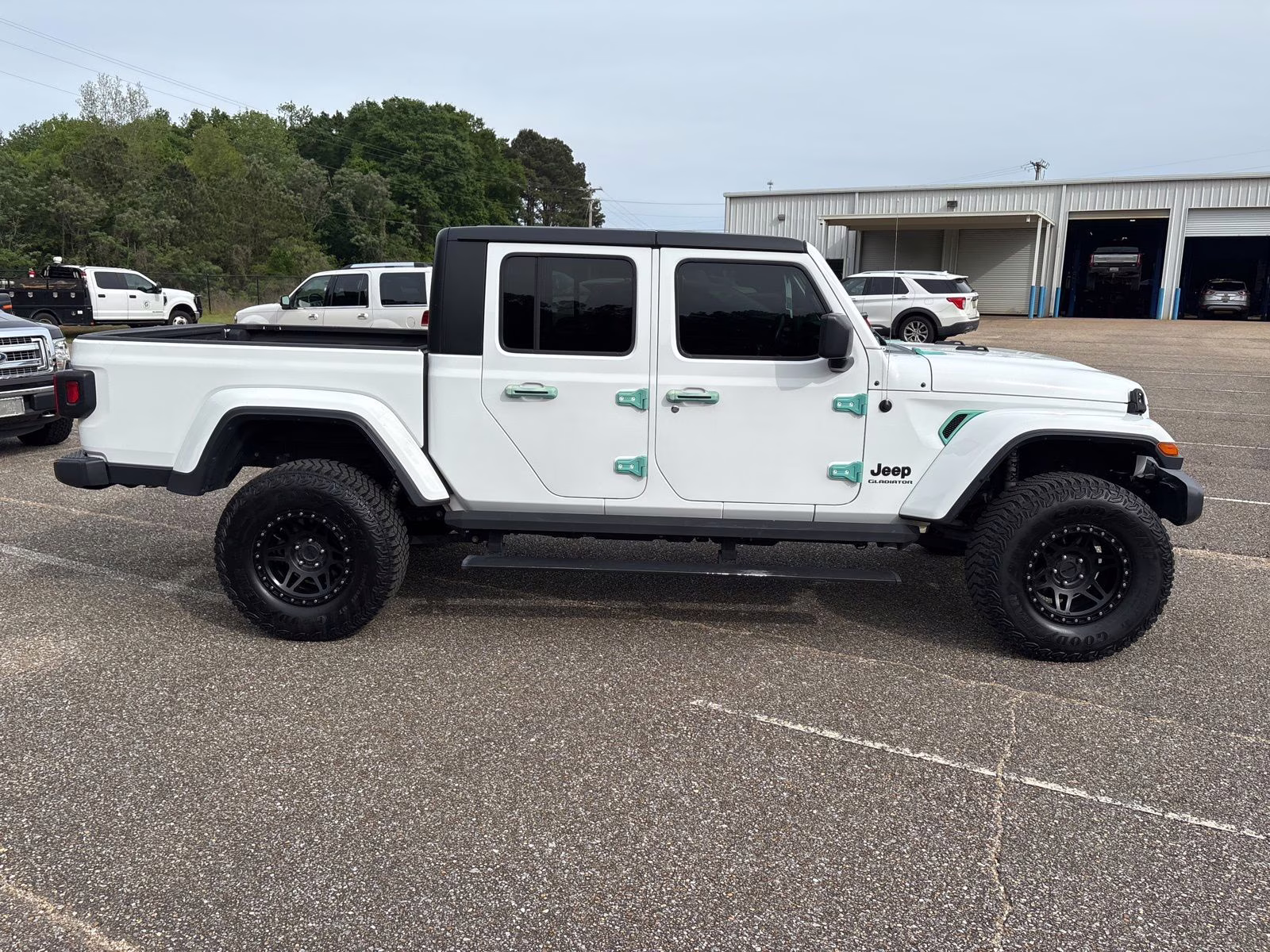 2021 Bright White Clearcoat Jeep Gladiator Sport 4X4 Truck