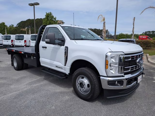 2026 Oxford White Ford Super Duty F-350 DRW XL 4X4 Truck