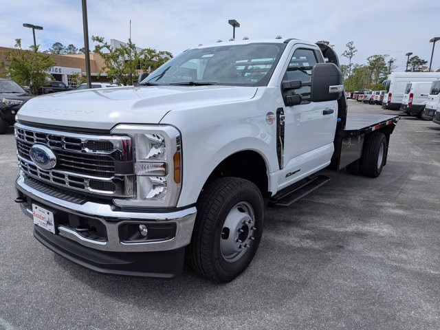 2026 Oxford White Ford Super Duty F-350 DRW XL 4X4 Truck